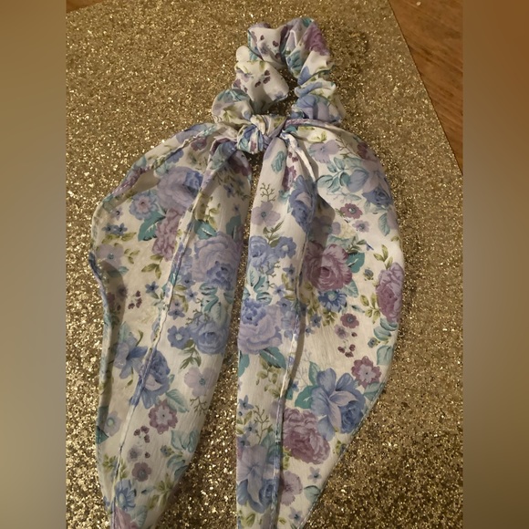 Scrunchie - Picture 2 of 2